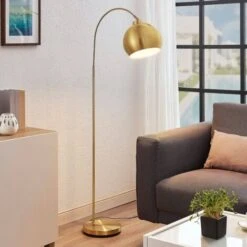 Lindby Lampada Ad Arco Moisia In Ottone
