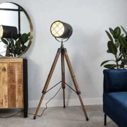 Pesaro Lampada Da Pavimento Treppiede